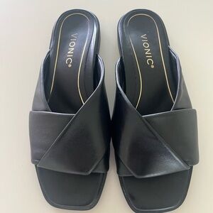 Vionic Black Women's Miramar Sandals